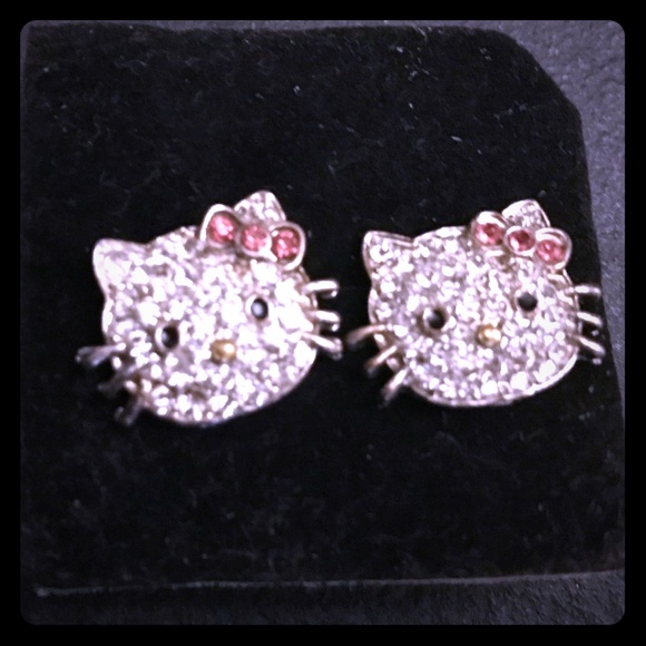 Hello Kitty Jewelry - 🐱Hello kitty earrings🐱